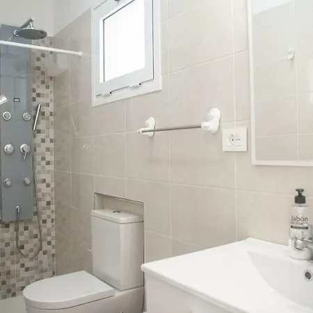 Sunny Centrical In Amigos *